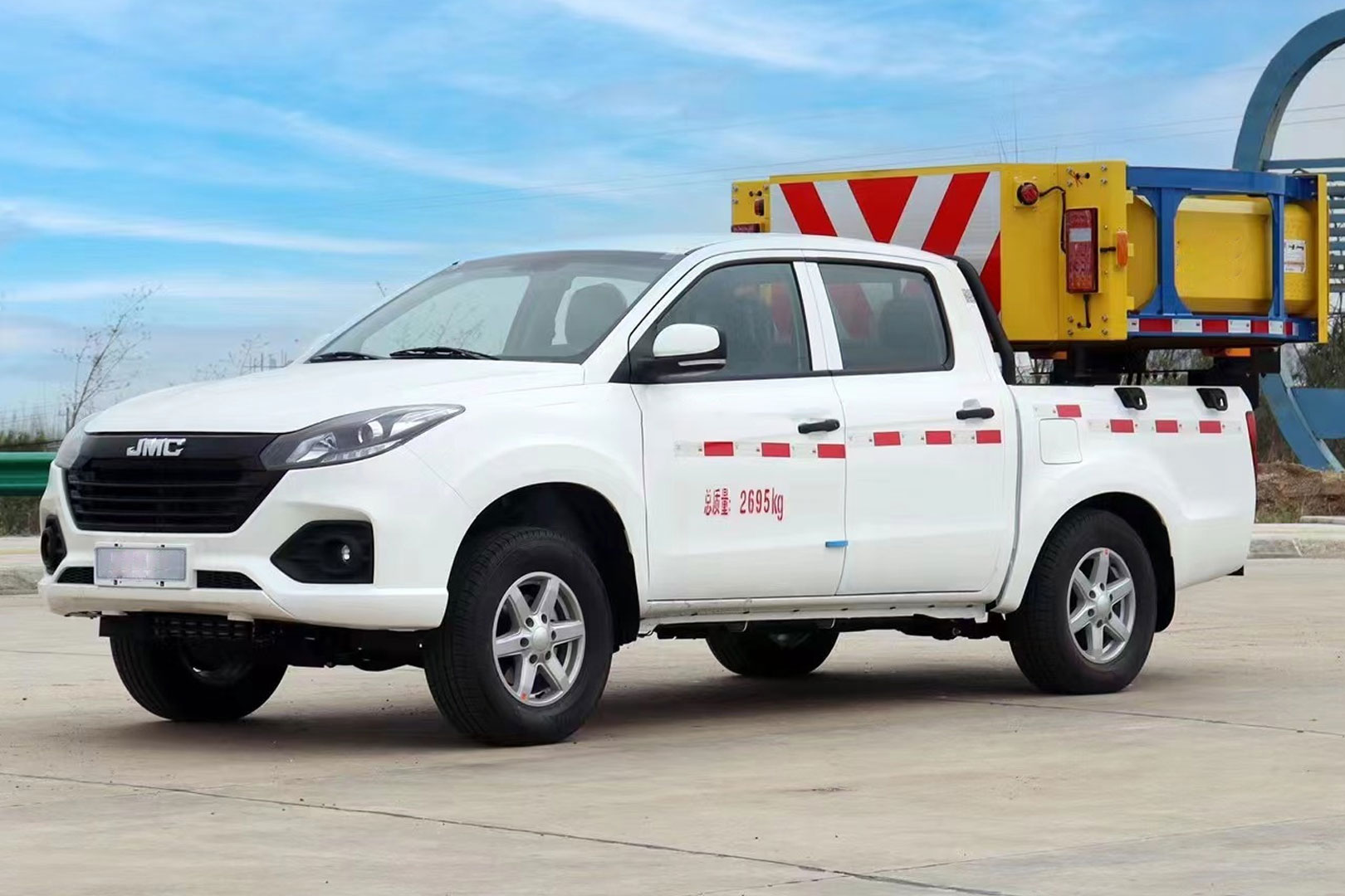 Anti Collision Buffer Truck Pickup Truck for Protecting