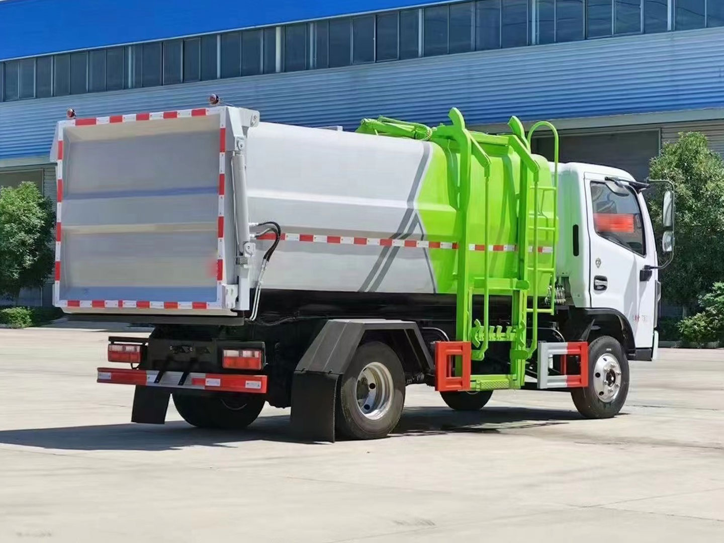 Special Manufacture Dump Garbage Truck Side Hang Up Type