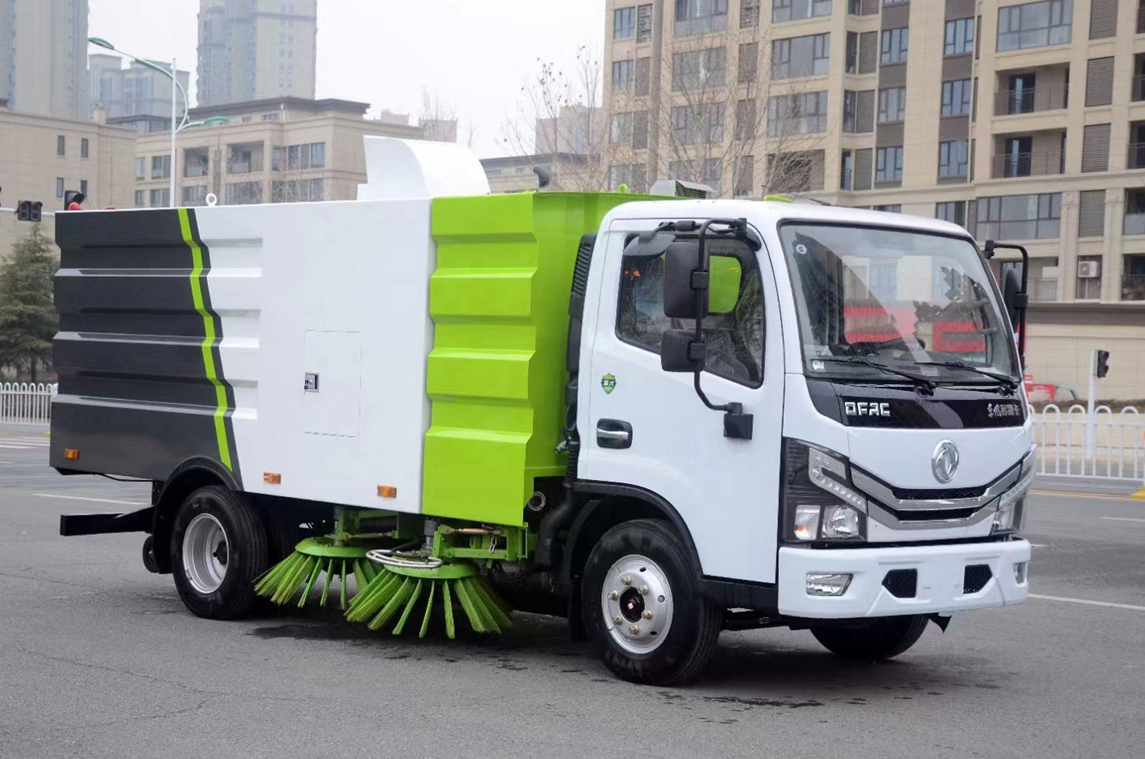 Street Road Sweeper Truck Airport Sweeper Truck Factory Direct Supply
