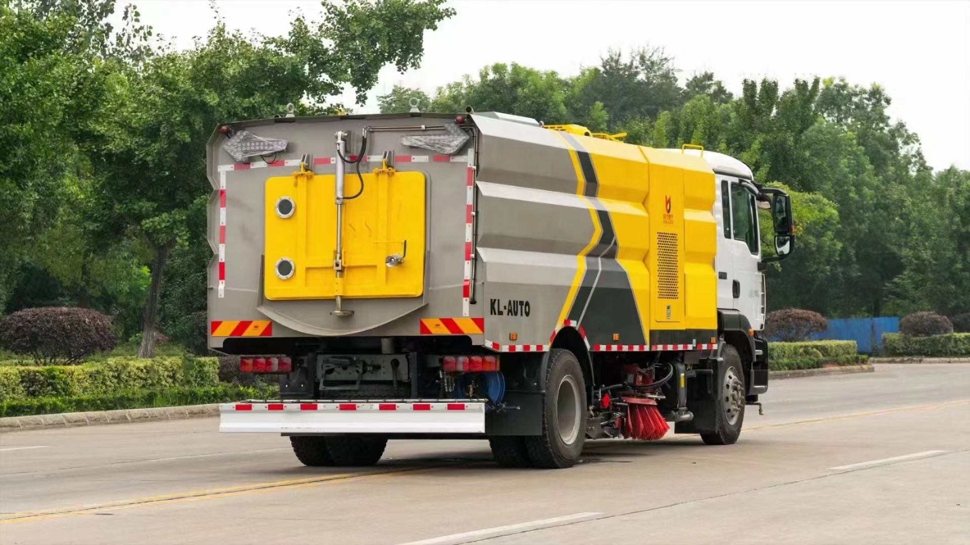 Vehicle Road Cleaning Dust Vacuum Sweeper Truck 4 2 Washing Street Ordinary Building Tank